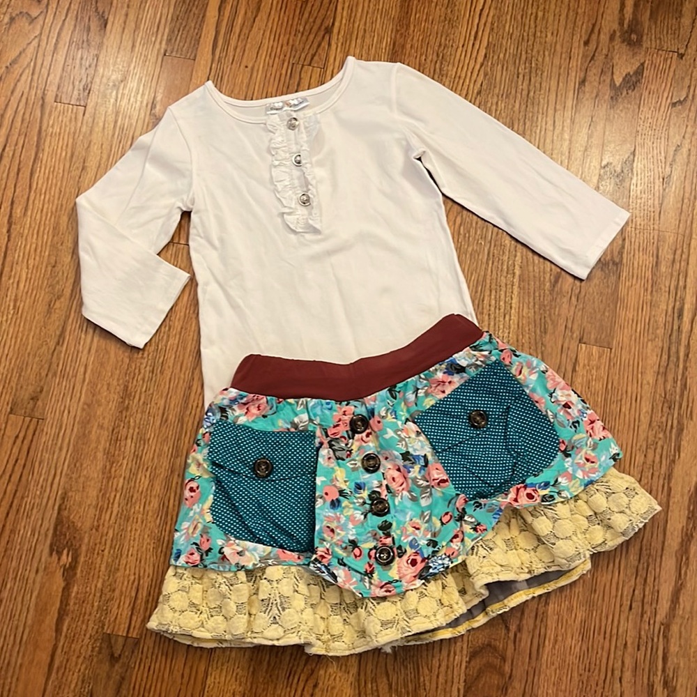 Oopsie Daisy shirt and skirt. Size 6